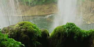 黄果树瀑布位于贵州