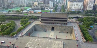 中国的对比。古城和现代建筑