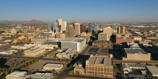 鸟瞰凤凰城亚利桑那州市区城市天际线