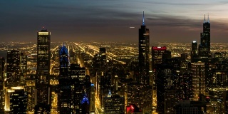 T/L HA PAN芝加哥的蓝色时间，从黄昏到夜晚的过渡