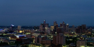 底特律市中心伍德沃德夜间天线