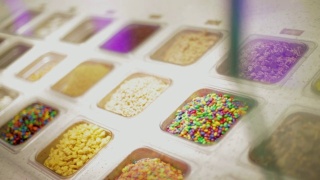 冰淇淋或冻酸奶的配料视频素材模板下载