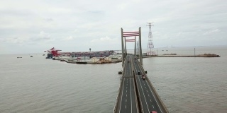 港口商贸城一座跨海大桥，鸟瞰图