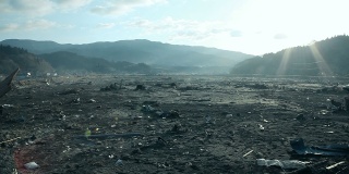 海啸后的田野:2011年4月30日日本福岛