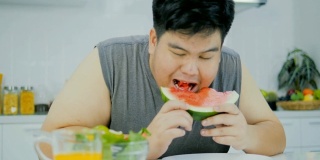 胖子吃西瓜吃得很快。