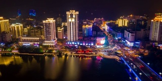 夜晚照亮三亚河交通街道航拍全景，时间跨度为4k中国