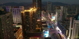 夜景时间照亮了深圳著名商业街的4k中国航拍全景