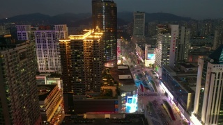 夜景时间照亮了深圳著名商业街的4k中国航拍全景视频素材模板下载