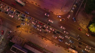 夜景照亮了深圳著名商业交通街道高空俯瞰4k中国全景视频素材模板下载