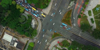 白天时间深圳市区交通街道十字路口高空俯视图4k中国