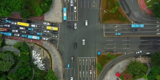 白天时间深圳市区交通街道十字路口高空俯视图4k中国