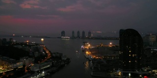 日落黄昏海南岛著名的三亚凤凰酒店航拍全景4k中国