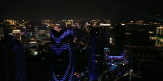 夜光照亮三亚湾滨江公寓综合楼航拍4k海南岛中国