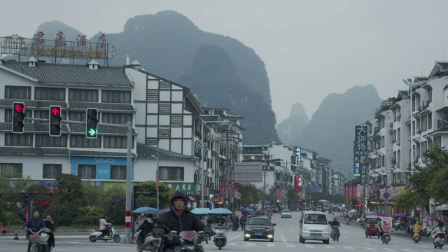 中国小镇交通繁忙