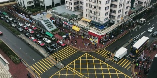 香港一个十字路口的高角度视频
