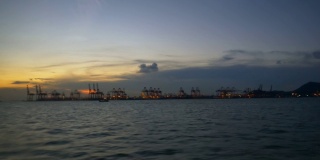 日落之光深圳著名港口湾起重机慢动作骑行全景4k中国