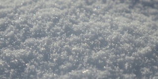 浅景深水晶水雪花在山上慢pan 4K 3840X2160超高清视频-冰冻山雪沙丘特写2160p超高清平移镜头