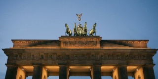 德国柏林，勃兰登堡门的黄昏
