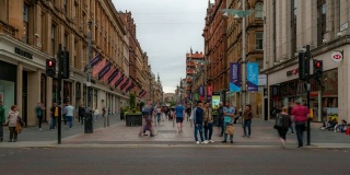 英国苏格兰格拉斯哥拥挤的布坎南购物街