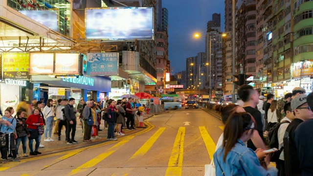 慢镜头:香港弥敦道角购物街孟号的行人