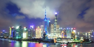 4K:上海城市景观白天到夜晚的时间流逝，中国