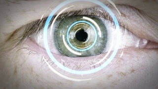 对男性眼球进行虹膜或视网膜扫描视频素材模板下载