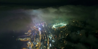 晚上从云层上看香港