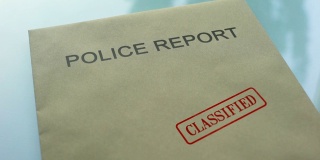 警方报告分类，手盖印章夹上重要文件