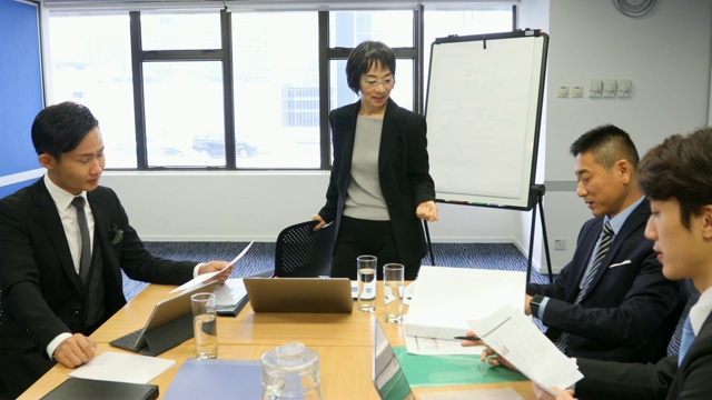 亚洲商业女性领导团队会议