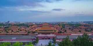 从景山鸟瞰紫禁城，白天到晚上的时间流逝在北京，中国
