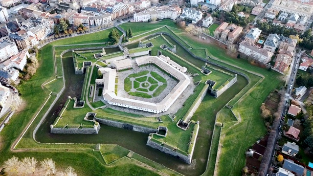 西班牙雅卡市，有五角星形状的城堡