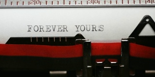 永远属于你——用一台旧打字机打字