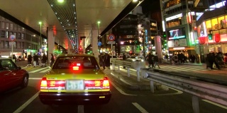 东京夜间城市驾驶