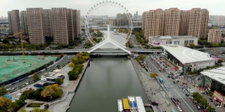 天津摩天轮城市景观鸟瞰图。