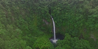 拉福尔图纳哥斯达黎加丛林瀑布天线