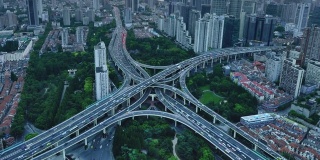4K:从一天到日落的多层高架桥交通，上海，中国