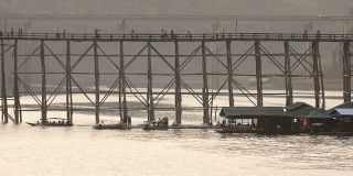 泰国北碧府sangklaburi的孟木桥