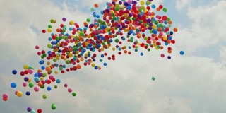 气球飞向天空
