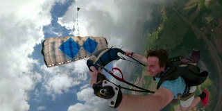跳伞者在自由落体时拍摄了一段令人惊叹的自拍视频