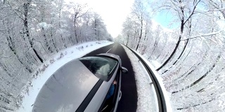 汽车正在穿越冬日森林，360度，VR360, 360VR, 360Video，小小星球效果