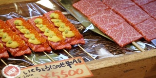 日本和牛肉在日本鱼市场出售-慢镜头