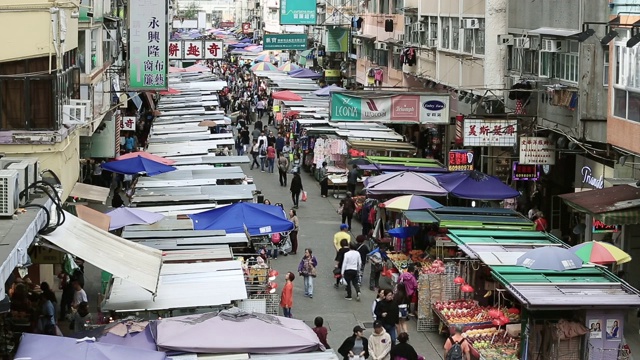 人群街漫步在孟角市场道在香港城市