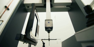 一种坐标测量机使用红宝石火炬探针测量零件的公差在制造设施