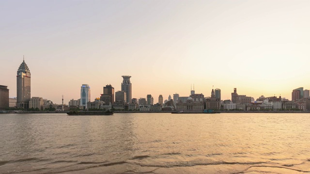 外滩日落时的城市天际线和城市景观。上海。Chiana (4 k间隔拍摄)