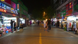 夜间武汉城市步行街慢动作行走全景4k中国视频素材模板下载
