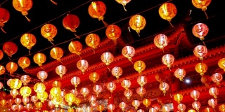 中国新年挂的红灯笼。