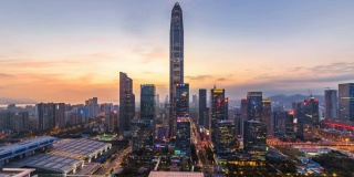 深圳现代建筑天际线从黄昏到夜晚的延时/中国深圳。