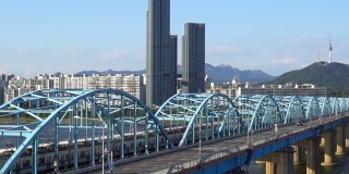 韩国汉城东角大桥的交通状况