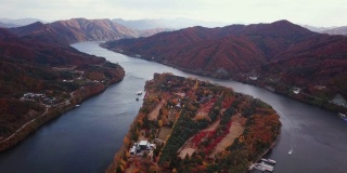 韩国首尔奈美岛秋季鸟瞰图。