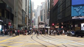 慢镜头拍摄香港德辅道中区繁忙街道视频素材模板下载